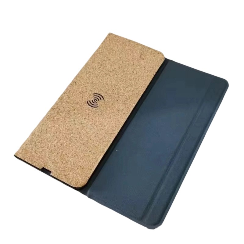 Mouse Charging Pad - แผ่นรองเมาส์พร้อมที่ชาร์จไร้สายในตัว ผลิตจากวัสดุคอร์กที่เป็นมิตรต่อสิ่งแวดล้อม พร้อมขาตั้งโทรศัพท์ที่ใช้งานได้อย่างมีประสิทธิภาพ